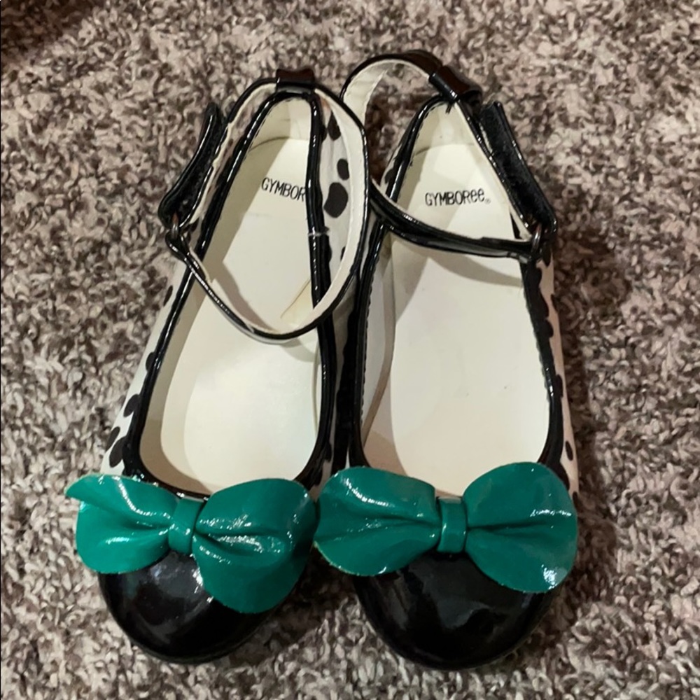 Dress shoes